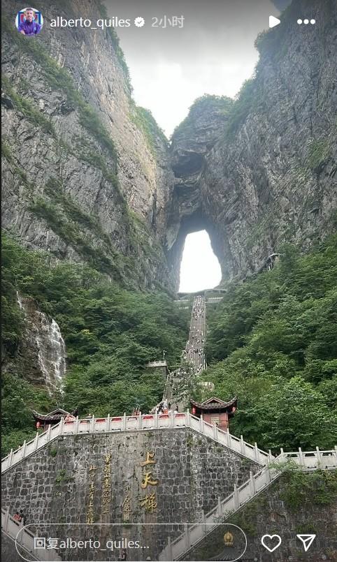 射手榜首位球员开启休假，津门虎队外援基莱斯打卡张家界天梯